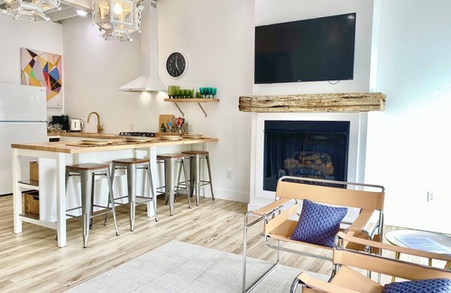 Harbert Apartment | Explore WithInn-Relaxation Centrally Located to Beaches and Walkable Restaurants