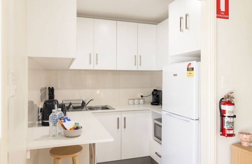 Sunnybank Apartment | Expresso! Train! Parking! Restaurants! 4144D0