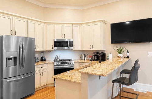 Walnut Hills Apartment | Exquisite 3 Bdrm 2 Bath near Eden Park