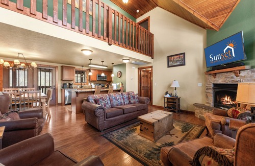 Reeds Spring Cabin | Exquisite Decor in this 6 BD Cabin! Super Close to Fun Attractions and Shops!