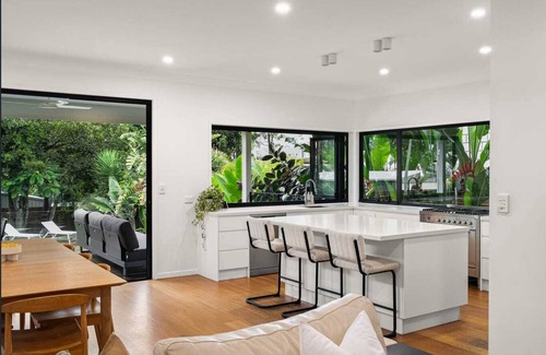 Scarborough House | "Exquisite Family Home & Pool" - Scarborough Q 4020