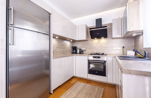 Osmanbey Apartment | Exquisite Flat with Central Location in Nisantasi