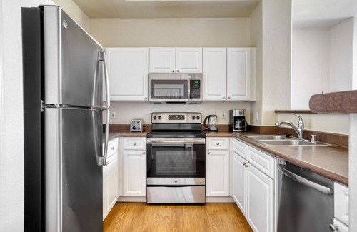Central District Apartment | Exquisite Fremont 2BR w/Pool, W/D & Gym, near TJ & WF, by Blueground
