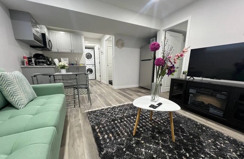 Regina Apartment | Exquisite Guest Suite in Regina