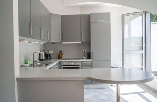 Limpertsberg Apartment | Exquisite Penthouse w Mountain View close to DT ID34