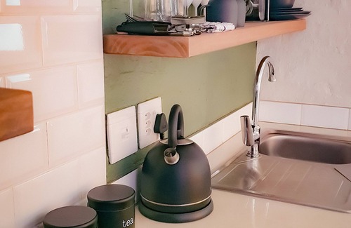 Parys Apartment | Exquisite Pont de Val Riverside Escape Apartment