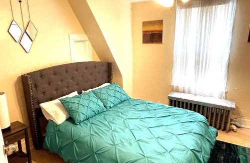 West Ridge Apartment | Exquisite Rogers Park 1 bedroom, 1 bath Apartment Near Evanston