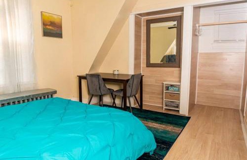 West Ridge Apartment | Exquisite Rogers Park 1 bedroom, 1 bath Apartment Near Evanston