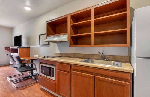 Lake Worth Corridor Hotel | Extended Stay America Select Suites - Lake Worth