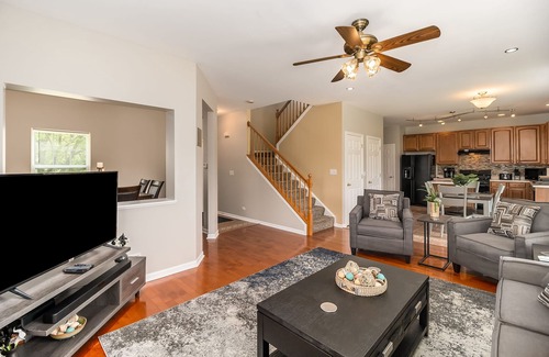 Fox Valley House | Extended Stay- Aurora FHS Rental - Shiloh