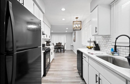 Lombard House | Extended Stay Lombard Rental - Central Ave