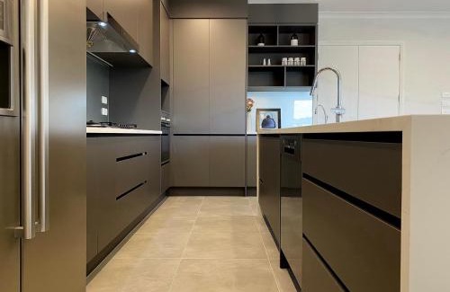 Flat Bush House | Extra-Large Brand-New House 8 Bedrooms 6 Bathrooms