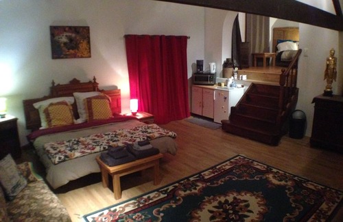 Bedoin Bed & Breakfast | Extra Spacious Grand 2-Bedroom Suite in Famous Village of Bédoin in Provence