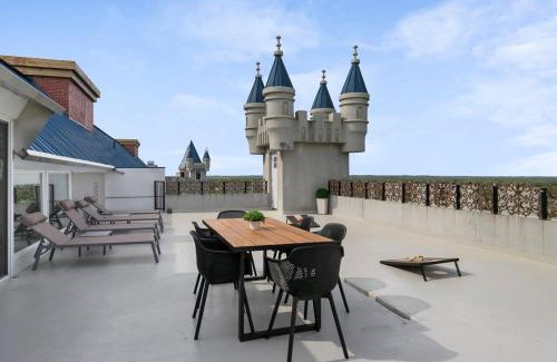 Grandville Apartment | Extravagant 3 Level Penthouse at The Grand Castle