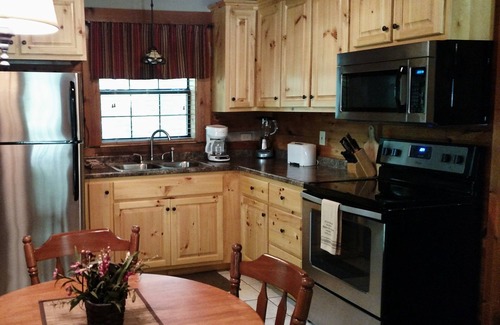 Townsend Cabin | Extremely clean cabin in a quiet setting with an outdoor fire pit.