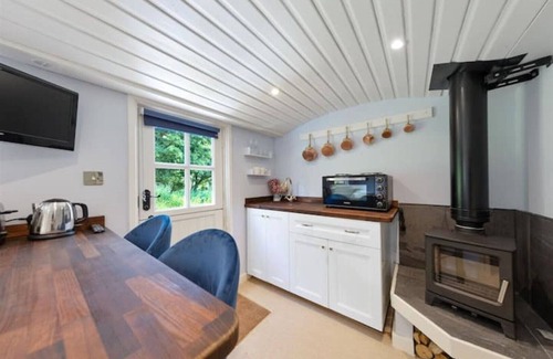 Wichling Cabin | Extremely remote elegant hut set with valley views immersed in nature.