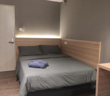 Gadong Hotel | EZ Cabins