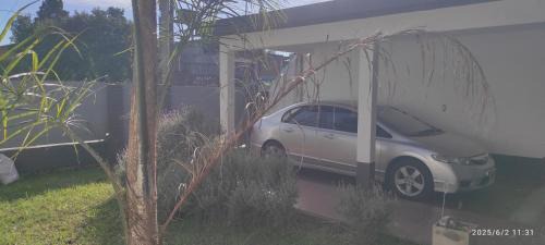 El Jaguel House | Ezeiza 4 Casa con garaje rejas camaras a 24 minutos del aeropuerto Ezeiza Amplio parque para mascotas tranfer las 24 horas