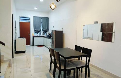 Taman Bukit Dahlia House | F.A Guesthouse Pasir Gudang