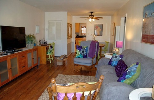 Valley Glen Apartment | Fab Furnished Condo At Best Price