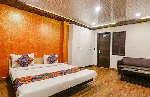 Pitampura Hotel | Fabexpress V4 Residency