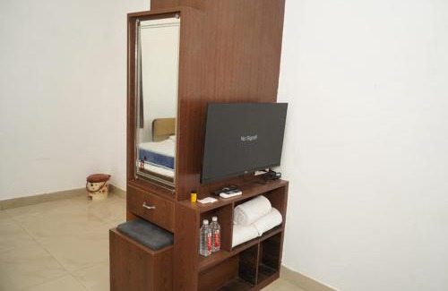 Lanka Hotel | FabHotel Banarasi Kothi