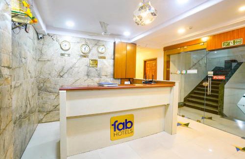 Santacruz West Hotel | FabHotel Cruz Royale - Nr- Bandra West