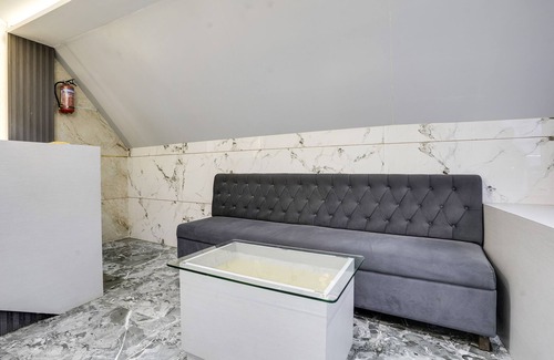 Dharavi Hotel | FabHotel Regal Residency