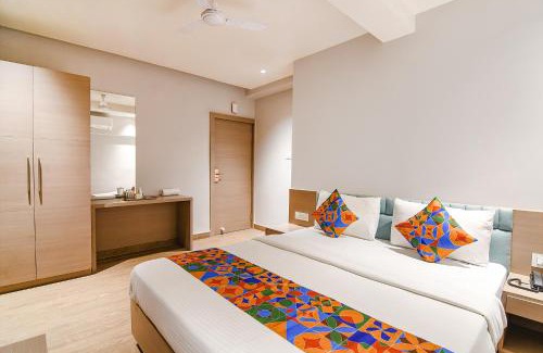 Kolkata Hotel | FabHotel Sivalika Inn - Howrah