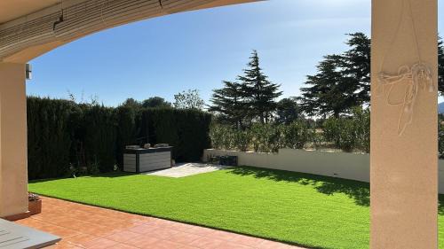 Bonmont Terres Noves House | Fabulosa Adelfas : entre mar y montañas