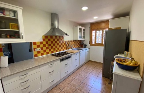 Sant Cugat del Valles House | Fabulosa Casa con Jardín, Ideal Para Familias que Visitan Barcelona