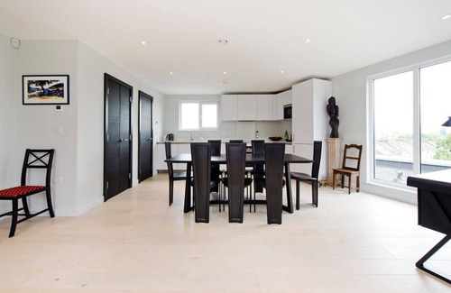Wimbledon Park Apartment | Fabulous 2-bed Penthouse, Wimbledon