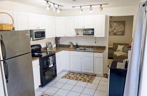 Lake Worth Corridor House | Fabulous 2-bedroom , relaxing and Cony house with AC in Greenacres