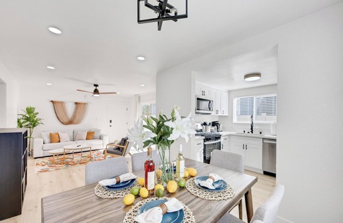 Eastside Apartment | Fabulous 2-bedroom apartment close to Downtown Long Beach with AC/Wifi