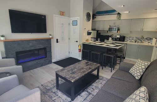 Craigleith Condo | Fabulous 2 Level, 2 Bedroom Condo on Blue Mountain! Over 200 ⭐ Reviews!