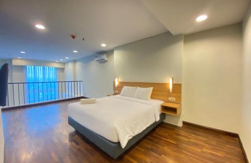 Braga Apartment | Fabulous 2BR Loft Apartment with Private Bathub at El Royale By Travelio