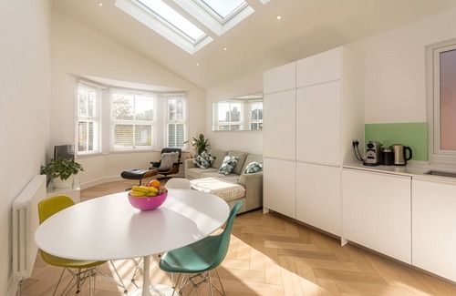 Crouch End Apartment | Fabulous 3 Bedroom Home in Crouch End