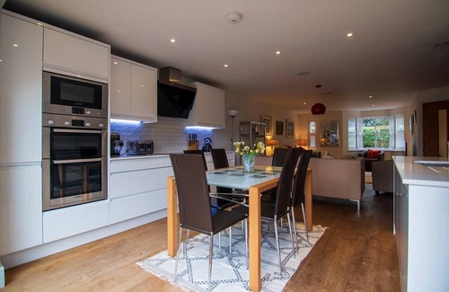 Marlow House | FABULOUS 4 BED TOWN-HOUSE IN CENTRAL MARLOW CLOSE TO RESTAURANTS, PARK & RIVER