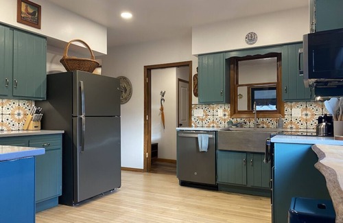 Briggsville House | Fabulous! 5 BR/7 Bed: 15 min to the Dells, across from Lake Mason