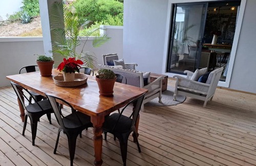 Clovelly Apartment | Fabulous apartment next to beach and Kalkbay