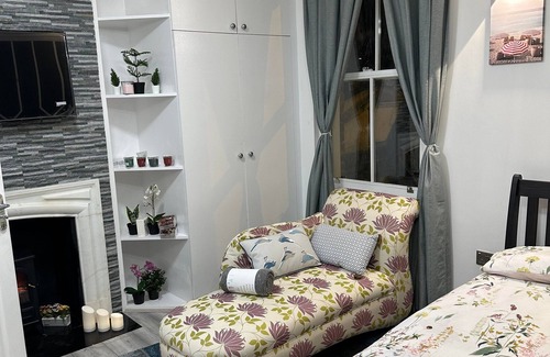 Acton Apartment | Fabulous Apartment to Acton Town