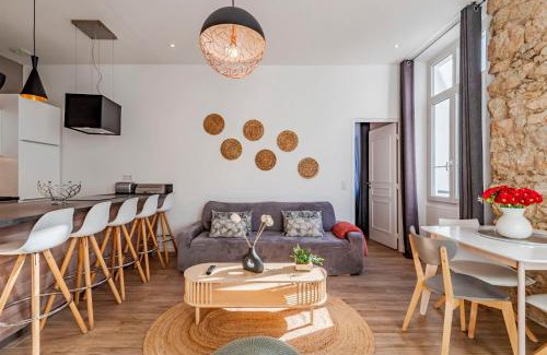 Cannes City Centre Apartment | Fabulous Central 2BR - Prime Location, Walk to Croisette & Palais - By Totolulu Cannes Yellow Corner