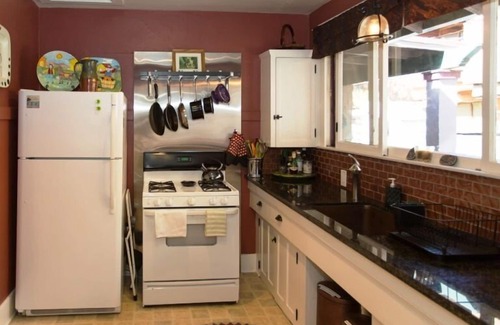 Oak Park House | Fabulous Downtown Living, 1 BR/1 BA