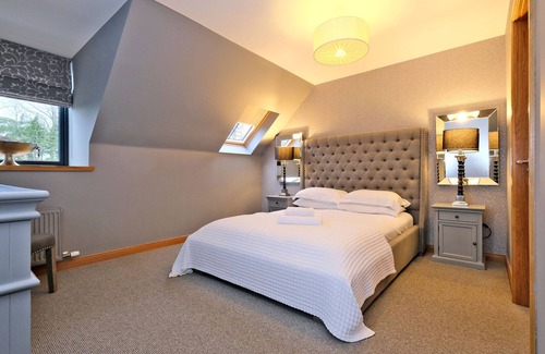 Bieldside Apartment | Fabulous Home in a historic building in Cults, Aberdeenshire
