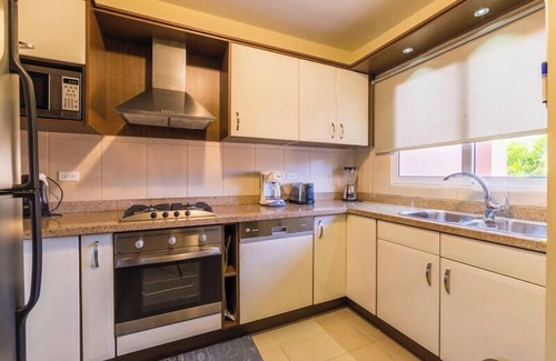 Eagle Beach House | Fabulous, spacious townhome steps from Eagle Beach