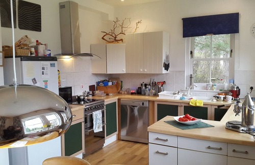 Braemar House | Fabulous sunny house in large private gardens. Sun porch & patio. Mountain views