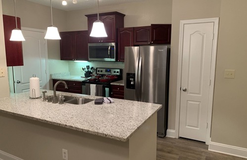 Alpharetta Apartment | Fabulous Two Bedroom Two Bath with sunroom in Alpharetta