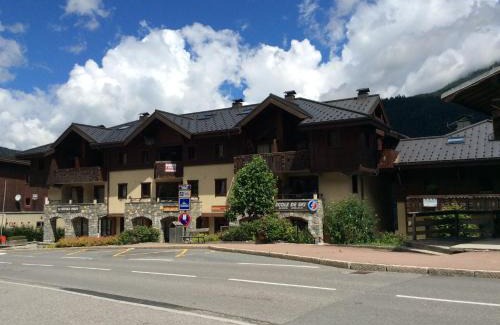 Les Houches Apartment | Facing the Chamonix Needles