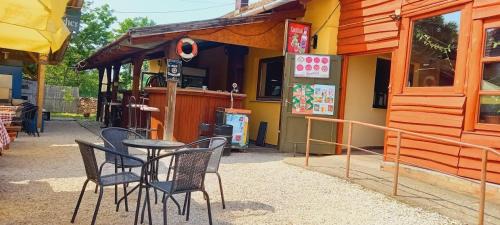 Abadszalok Resort | Faház Motel