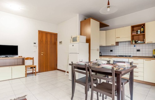 Borgo Roma Apartment | Fair Verona Bright Apartment with Balcony!